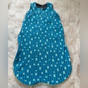 Little Lotus Blue and White Triangle Patterned Sleeping Bag